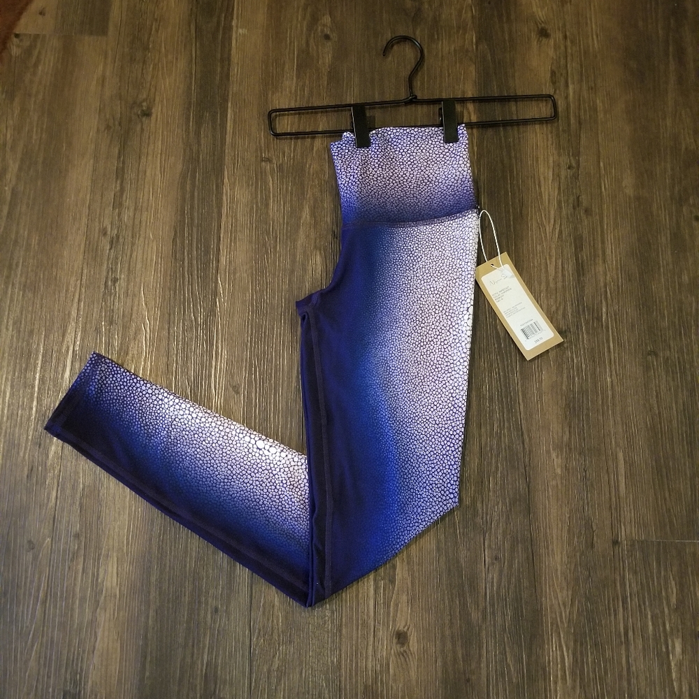 NEW! A JLO collectable Niyama Sol Shagreen Barefoot Leggings Midnight